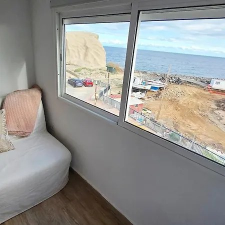 Ocean & Port View Tajao Apartment